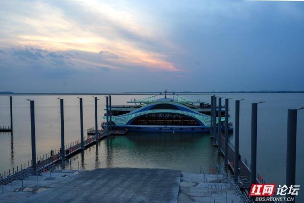炒股配资中心 「每日一图@湖南」岳阳老城的蓝调时刻：一半怀旧一半鲜活